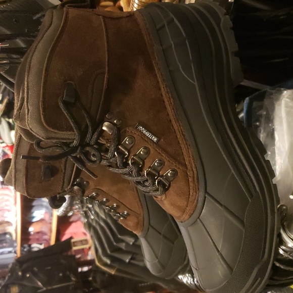 Waterproof boots - Picture 2 of 5